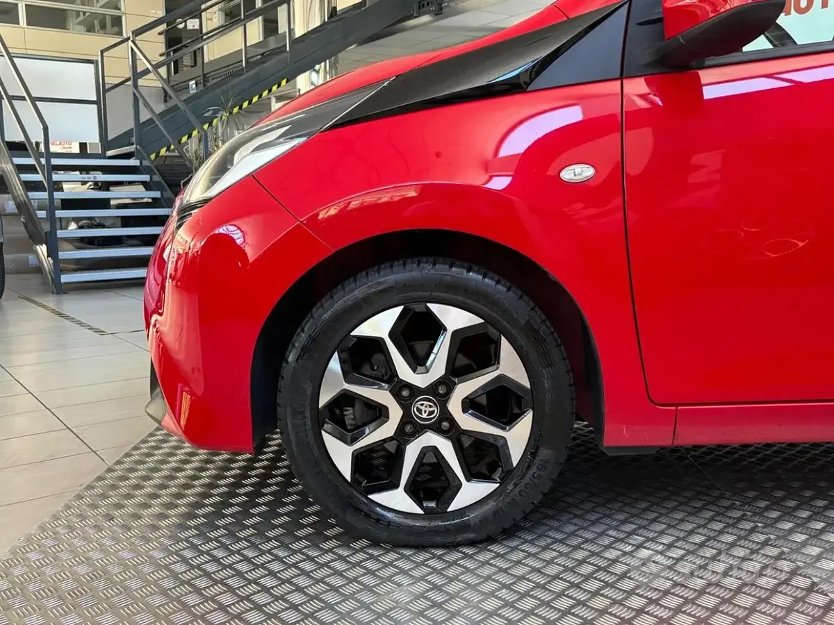 Usata Toyota Aygo Cool 72 CV (52 kW) 2019 Rosso Utilitaria