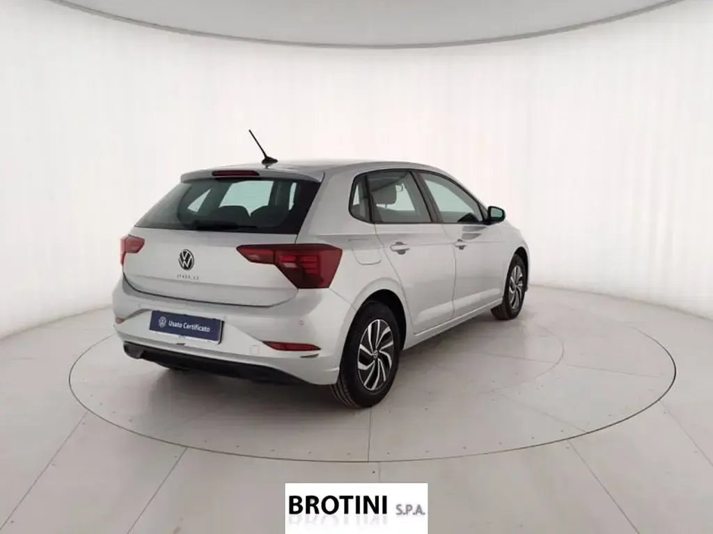 Usata VW Polo Life 80 CV (58 kW) 2023 Grigio metallizzato Utilitaria