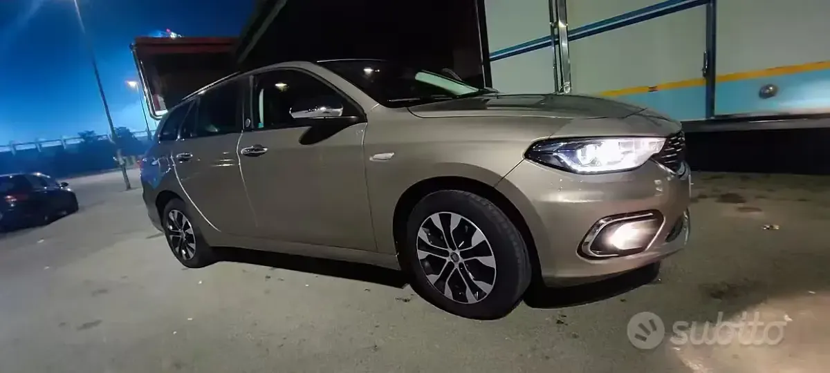 Usata Fiat Tipo Mirror 95 CV (69 kW) 2023 Marrone Station wagon