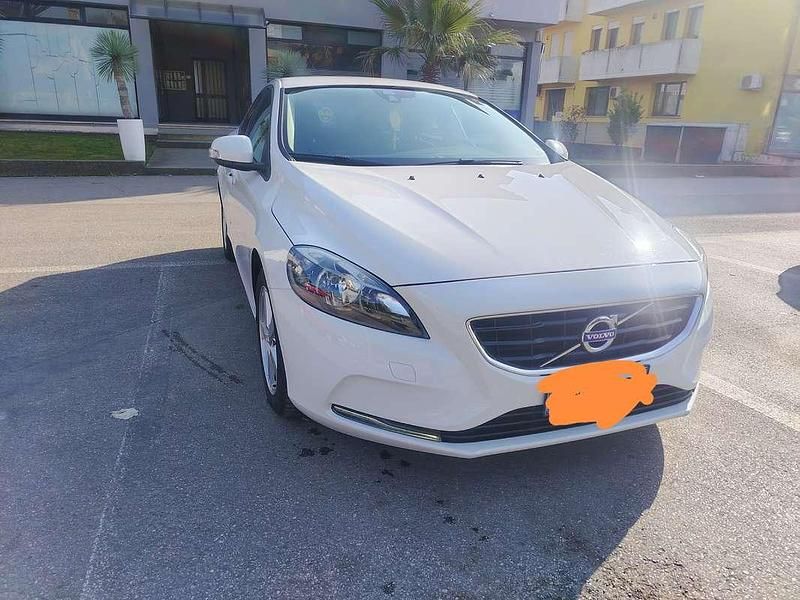 Usata Volvo V40 115 CV (84 kW) 2014 Bianco Berlina