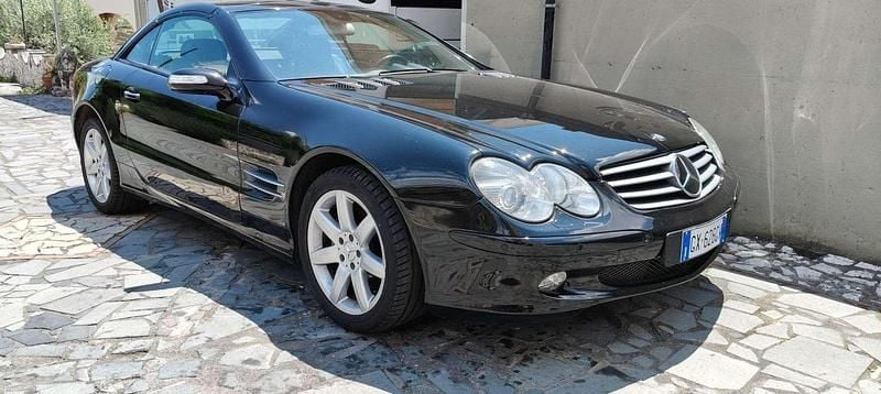 Usata Mercedes SL500 306 CV (225 kW) 2005 Nero Cabrio