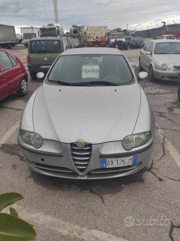 Grigio Usata 2002 Alfa Romeo 147 Due volumi | 1490 € (Ottimo prezzo) - Immagine 1/4