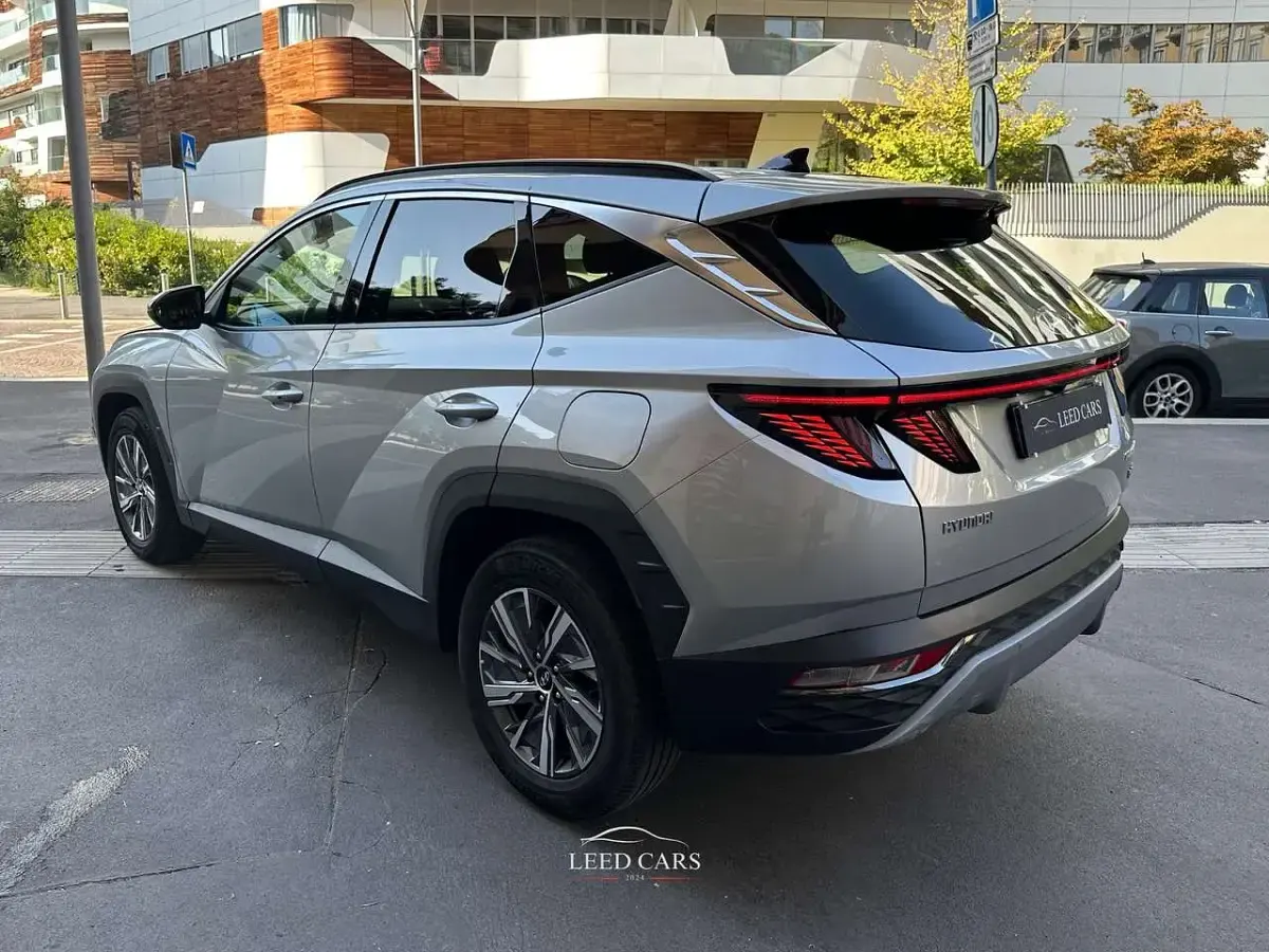 Usata Hyundai Tucson 179 CV (131 kW) 2024 Shimmering silver SUV