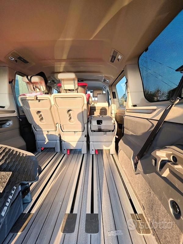 Begagnad VW Multivan 150 HK (110 kW) 2024 Grå Van