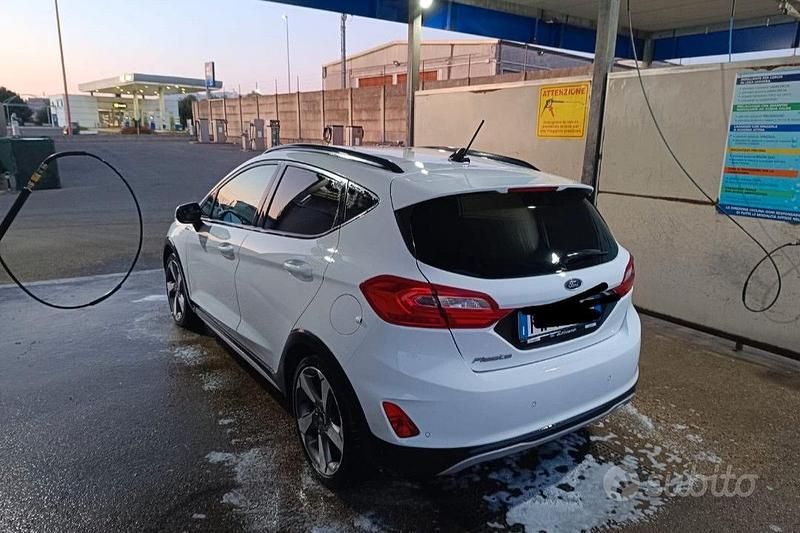 Usata Ford Fiesta Active 86 CV (63 kW) 2019 Bianco Berlina