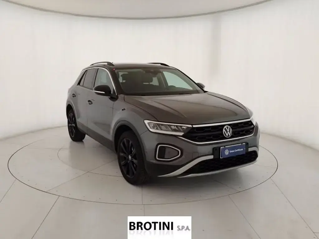 Usata VW T-Roc Sport 110 CV (80 kW) 2023 Grigio metallizzato SUV