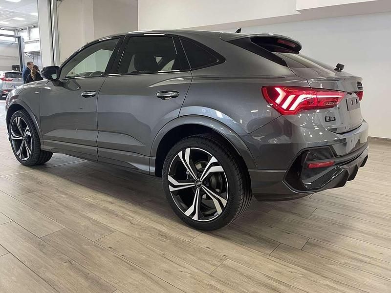 Nuova Audi Q3 Sportback S-Line 150 CV (110 kW) 2025 Grigio scuro SUV