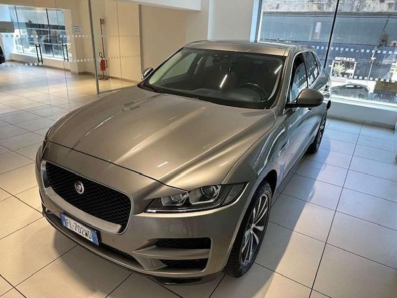 Silicon silver Usata 2018 Jaguar F-Pace Portfolio SUV | 24.500 € (Cara) - Immagine 1/4