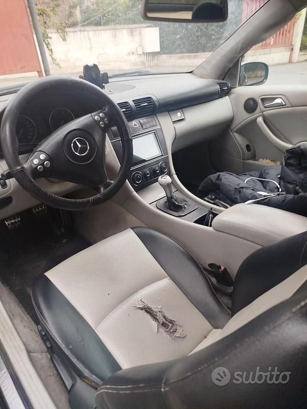 Usata Mercedes C220 150 CV (110 kW) 2005 Blu Coupé