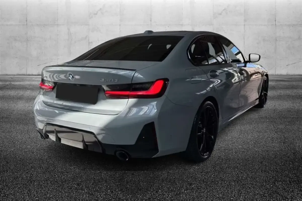 Usata BMW 330 M Sport 286 CV (210 kW) 2025 Grigio Berlina