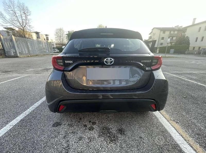 Usata Toyota Yaris Hybrid Trend 92 CV (67 kW) 2022 Berlina
