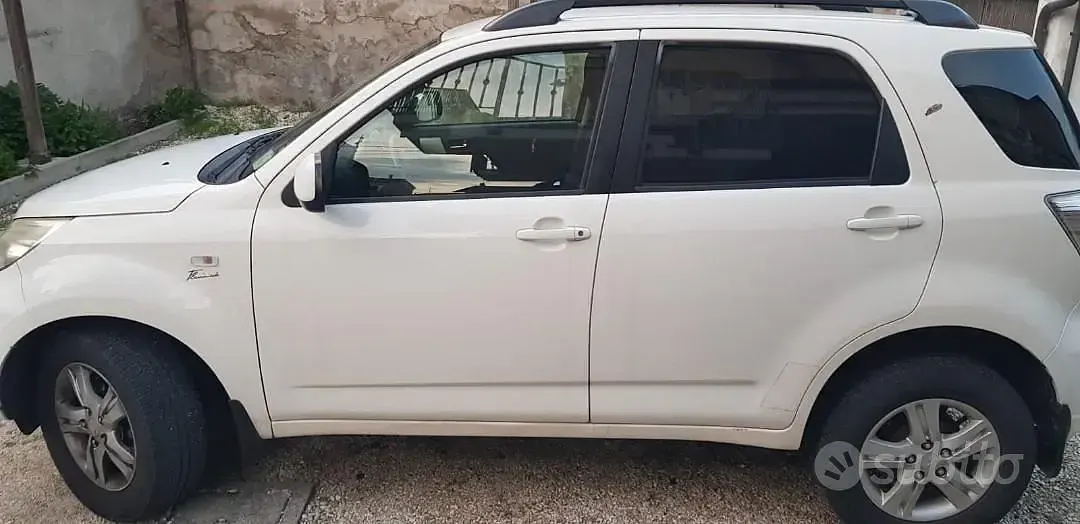 Usata Daihatsu Terios 105 CV (77 kW) 2010 Bianco SUV