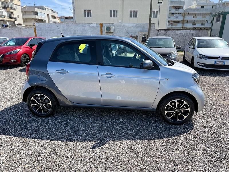Usata Smart ForFour 61 CV (44 kW) 2017 Grigio Utilitaria