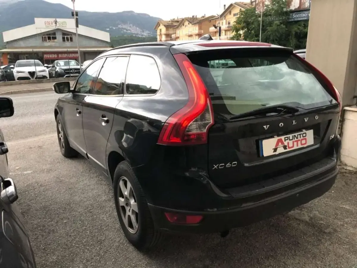 Usata Volvo XC60 Kinetic 163 CV (119 kW) 2012 Nero SUV