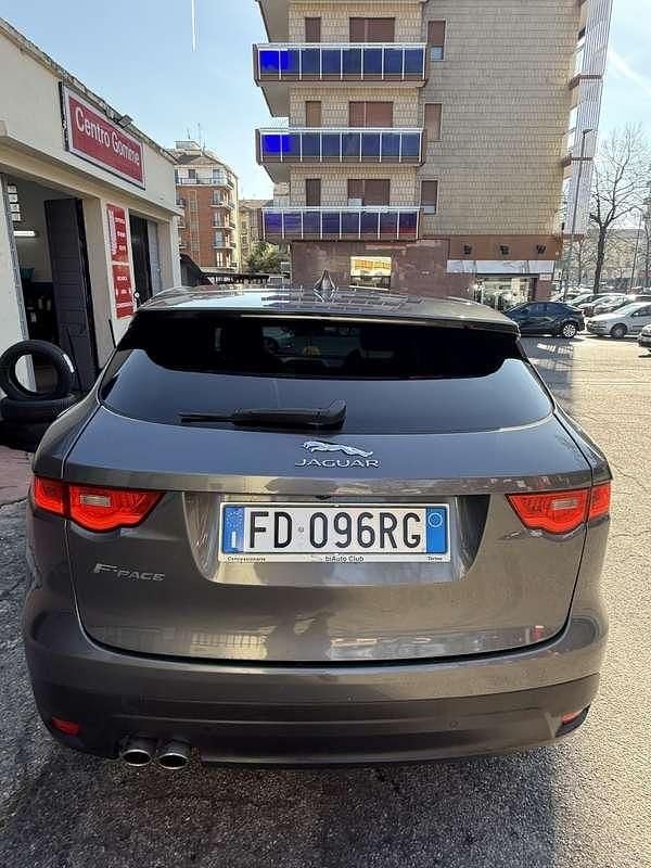 Usata Jaguar F-Pace Portfolio 179 CV (131 kW) 2016 Grigio SUV