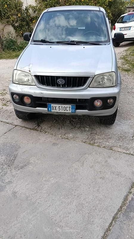 Usata Daihatsu Terios 86 CV (63 kW) 2002 Argento SUV