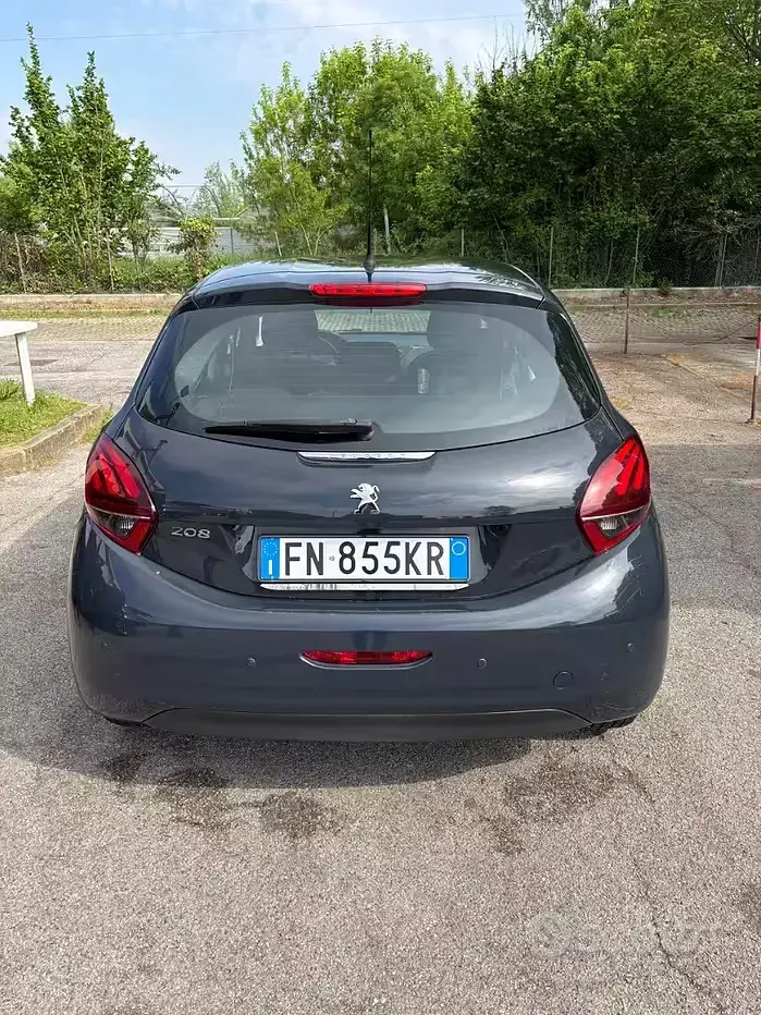 Usata Peugeot 208 75 CV (55 kW) 2018 Bluazzurro Utilitaria
