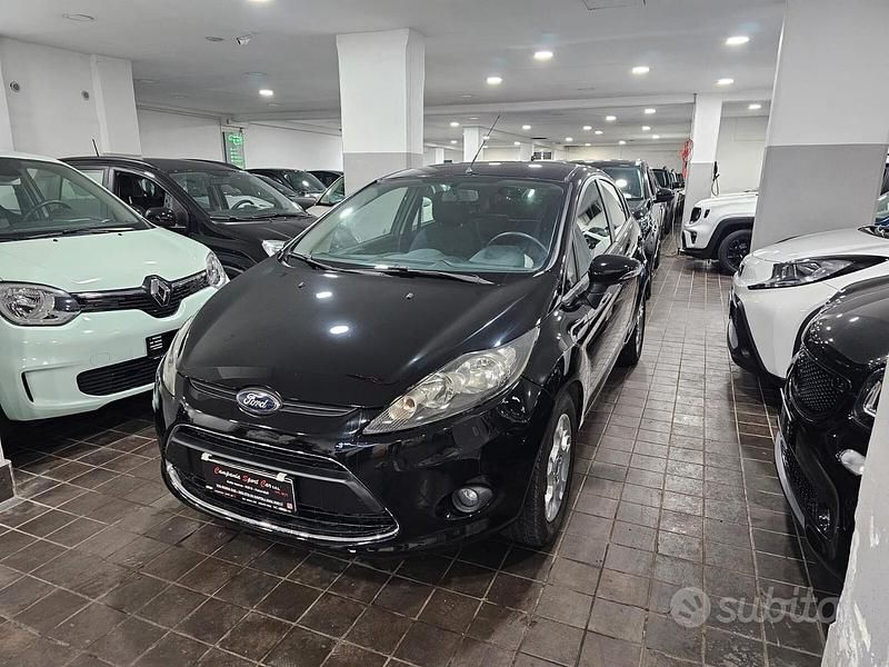 Usata Ford Fiesta Titanium 70 CV (51 kW) 2010 Nero metallizzato Utilitaria