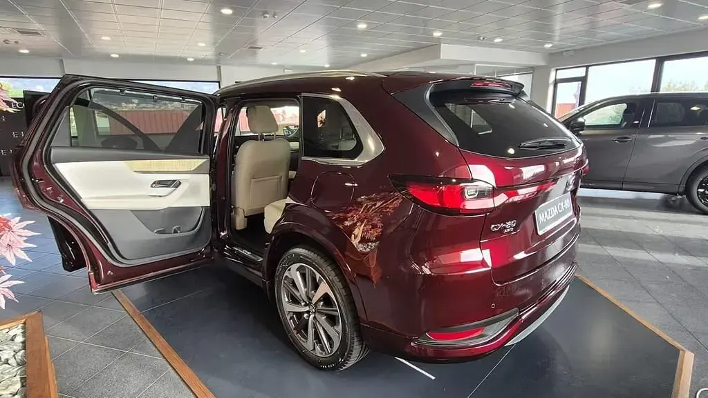 Usata Mazda CX-80 249 CV (183 kW) 2024 Artisan red SUV