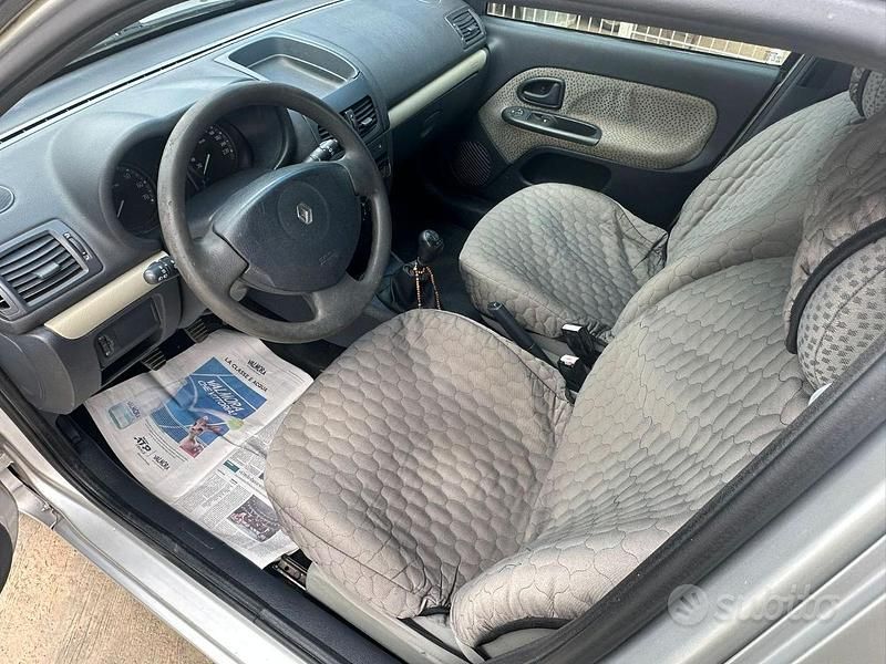 Usata Renault Clio II 2005 Grigio Berlina