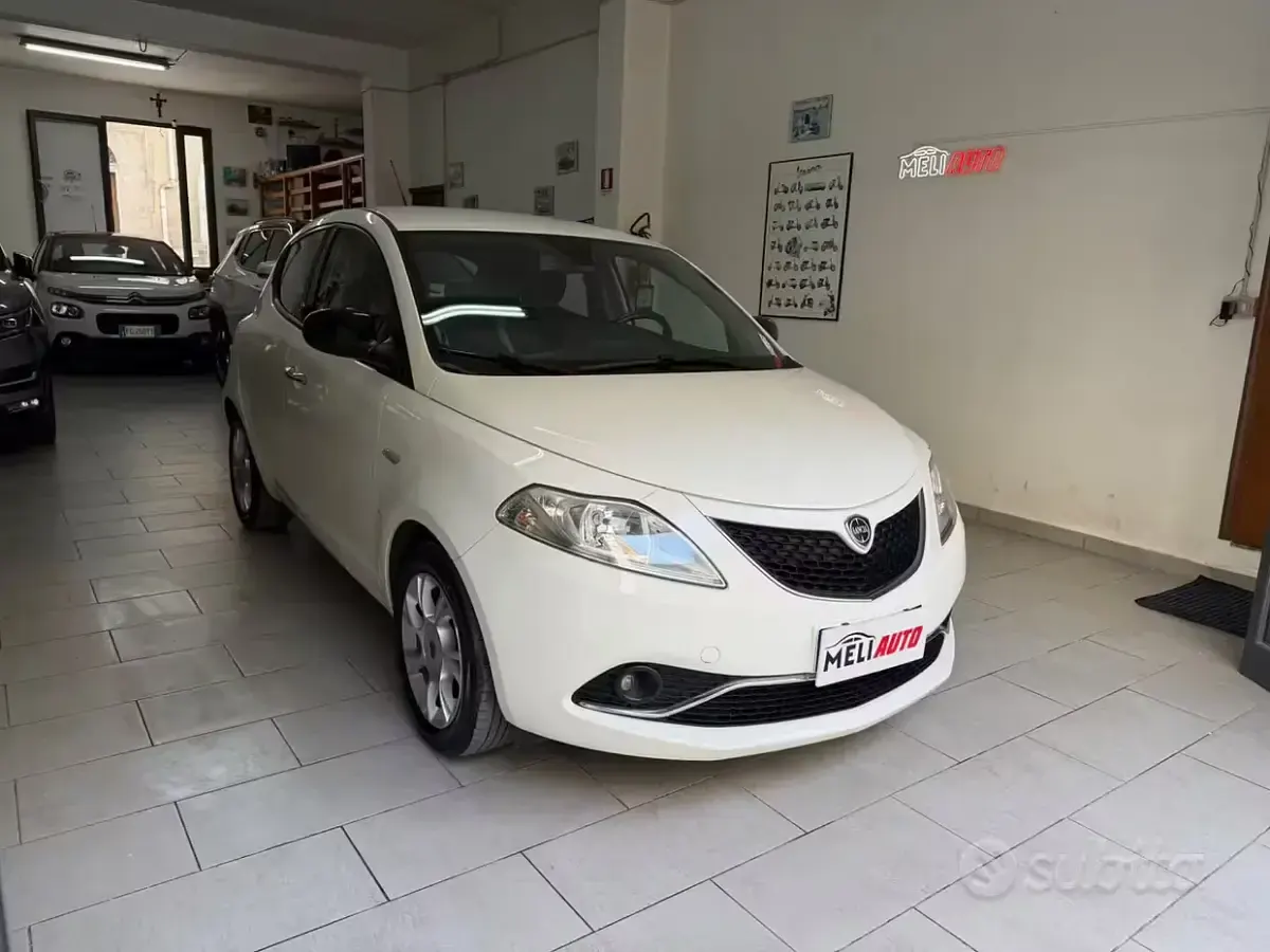 Usata Lancia Ypsilon Platinum 69 CV (50 kW) 2016 Bianco Utilitaria