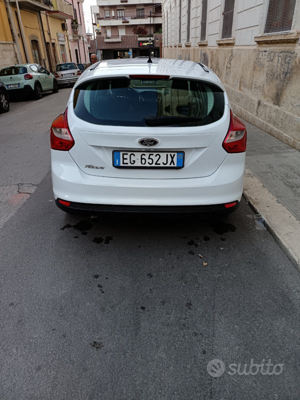 Usata Ford Focus 116 CV (85 kW) 2011 Bianco Berlina