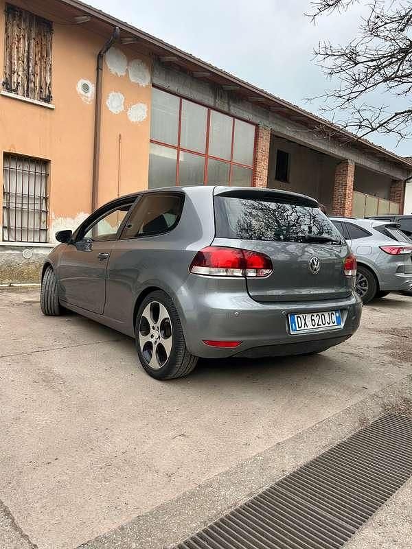 Usata VW Golf VI Comfortline 102 CV (75 kW) 2009 Grigio Utilitaria