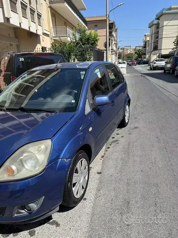 Usata Ford Fiesta 73 CV (53 kW) 2008 Bluazzurro Utilitaria