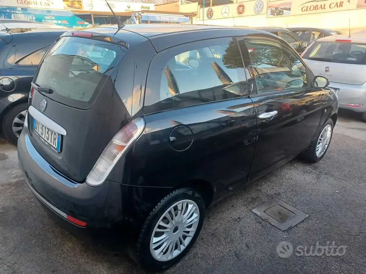 Usata Lancia Ypsilon 60 CV (44 kW) 2009 Nero Utilitaria
