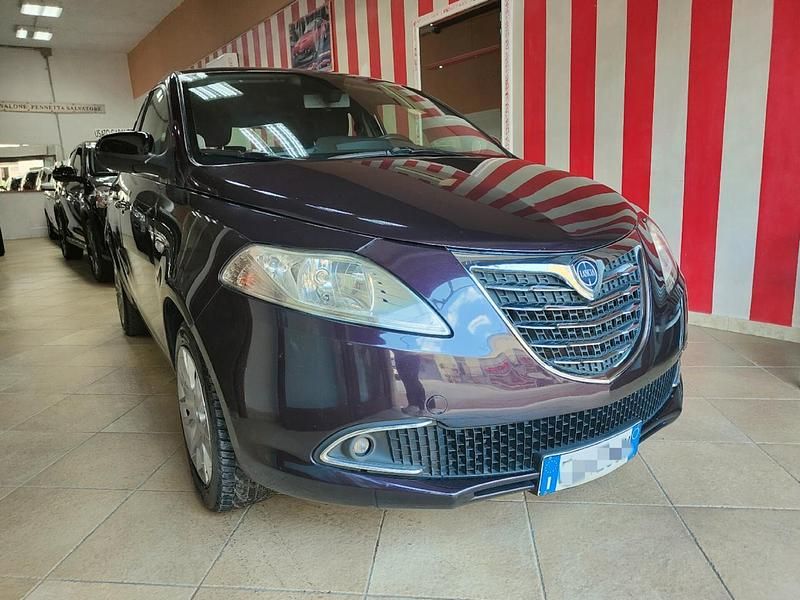 Usata Lancia Ypsilon Silver 95 CV (69 kW) 2012 Viola Utilitaria