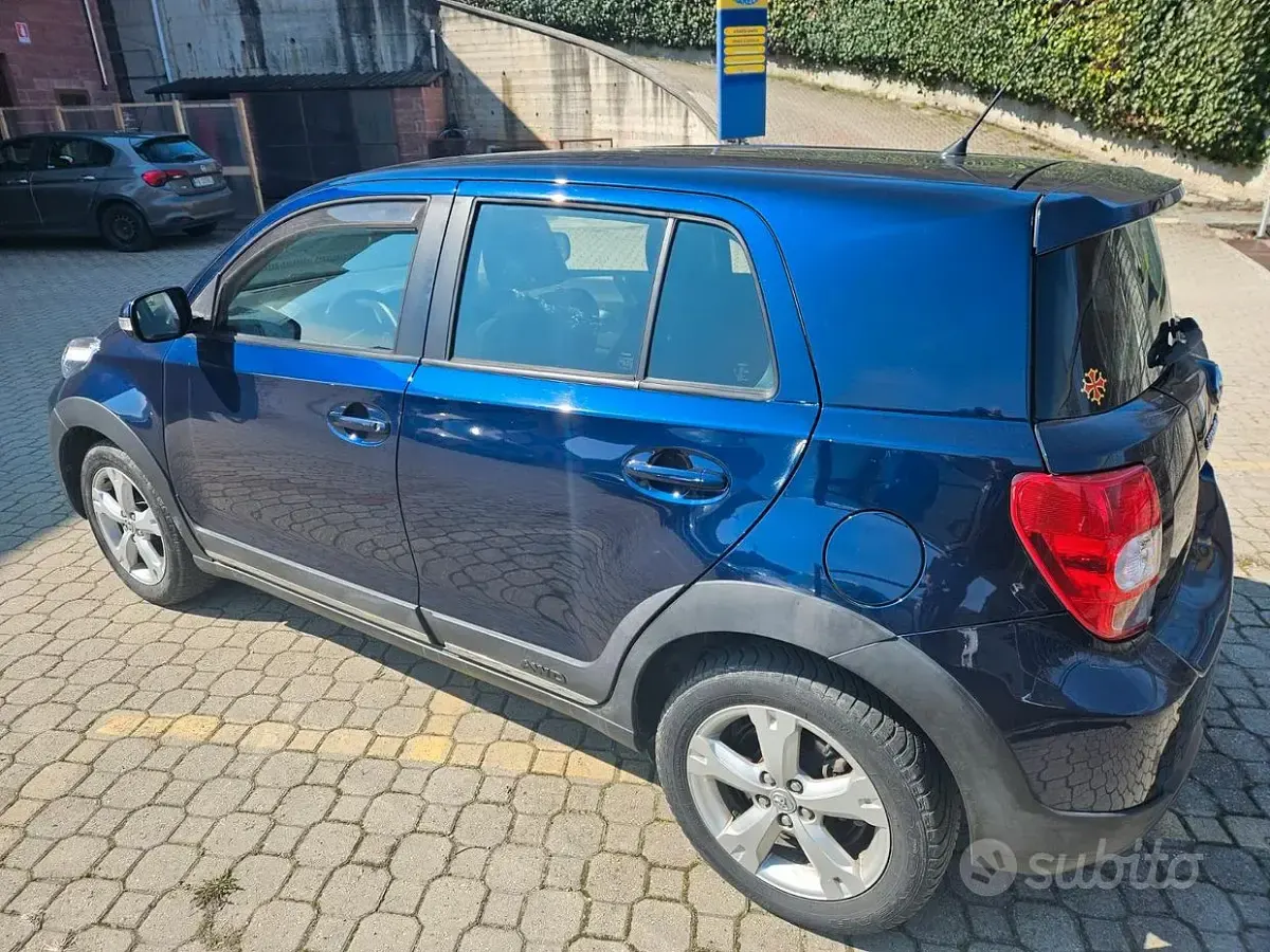 Usata Toyota Urban Cruiser 90 CV (66 kW) 2009 Blu Utilitaria