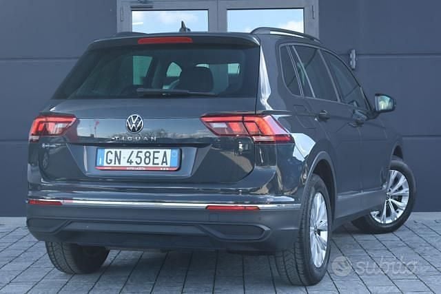 Gebraucht VW Tiguan Life 150 PS (110 kW) 2023 Grau SUV