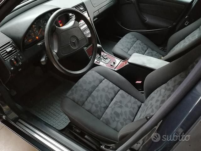 Usata Mercedes C250 Elegance 151 CV (111 kW) 1997 Grigio Berlina