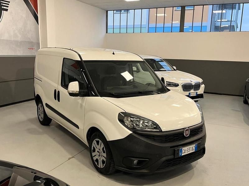 Usata Fiat Doblò 105 CV (77 kW) 2020 Bianco Monovolume