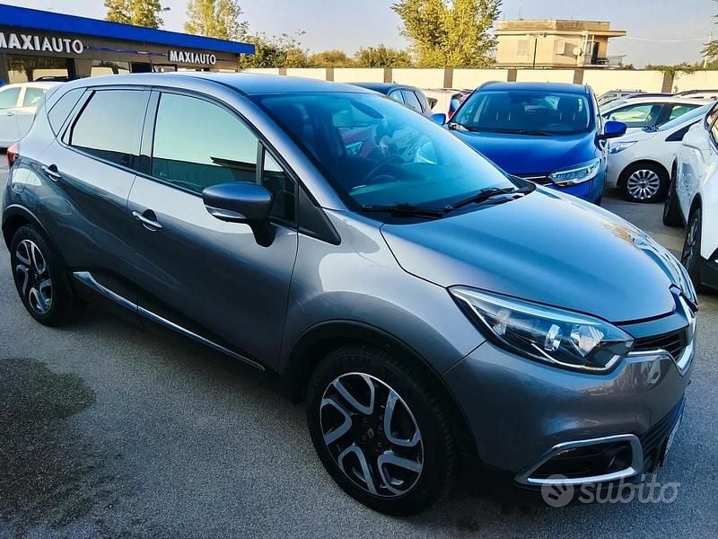 Usata Renault Captur 90 CV (66 kW) 2013 Grigio SUV