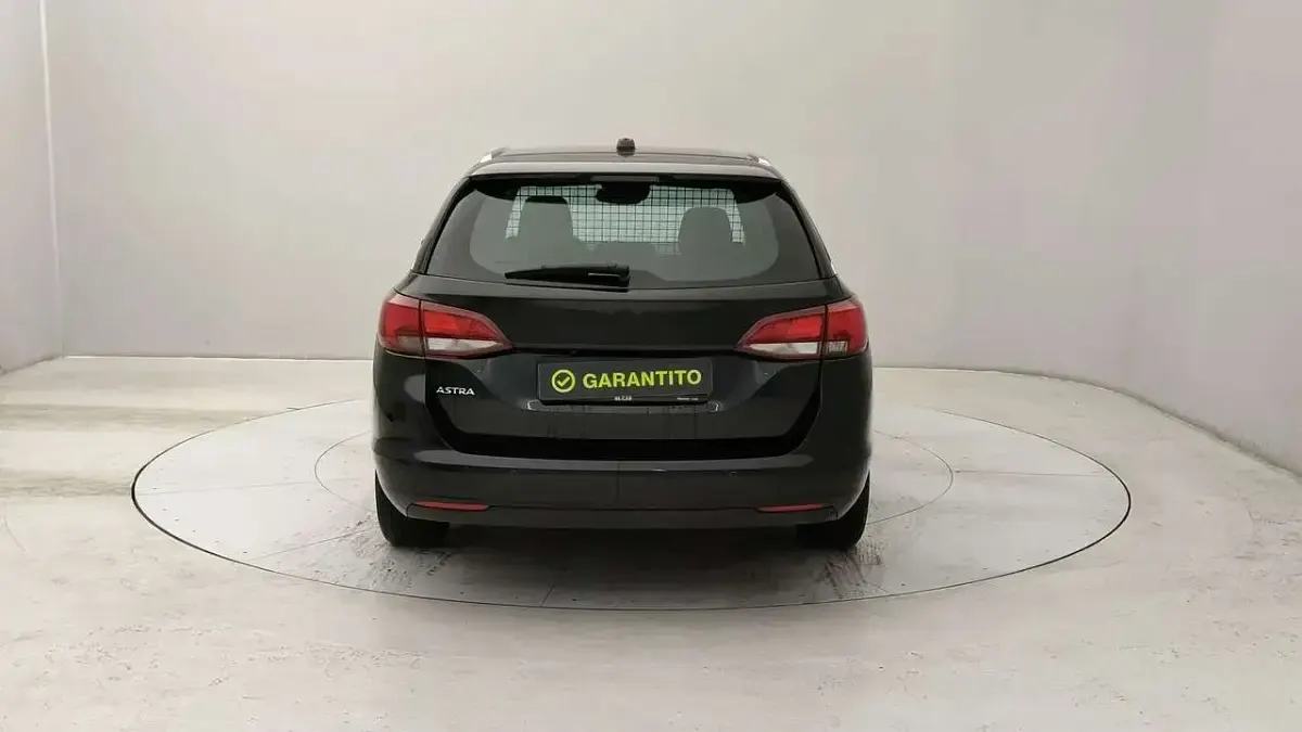 Usata Opel Astra Business Elegance 122 CV (89 kW) 2021 Nero Station wagon
