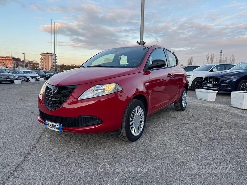 Usata Lancia Ypsilon 85 CV (62 kW) 2015 Rosso Utilitaria