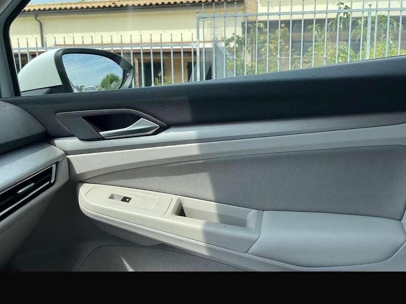 Usata VW Golf VIII Life 131 CV (96 kW) 2022 Bianco Berlina