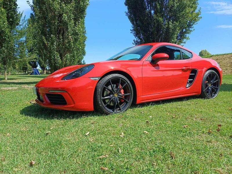 Rosso triplo strato lucido Usata 2020 Porsche 718 Cayman Coupé | 59.900 € (Super prezzo) - Immagine 1/4