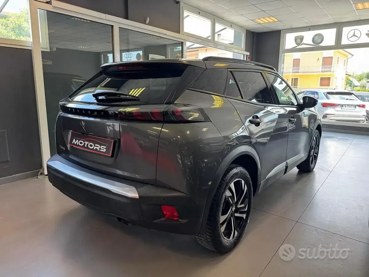 Usata Peugeot 2008 Allure 101 CV (74 kW) 2020 Grigio SUV