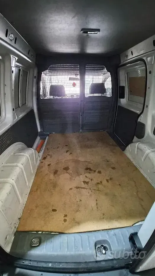Usata VW Caddy 105 CV (77 kW) 2007 Bianco Monovolume