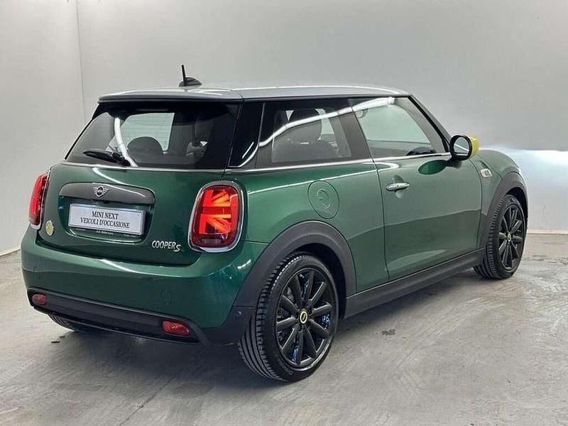Usata Mini Cooper SE 160 kW (218 CV) 2020 British racing green iv Utilitaria