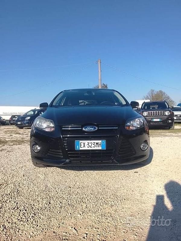 Usata Ford Focus Individual 115 CV (84 kW) 2014 Nero Berlina