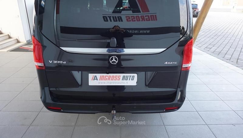 Usata Mercedes V300 Premium 237 CV (174 kW) 2023 Nero Monovolume