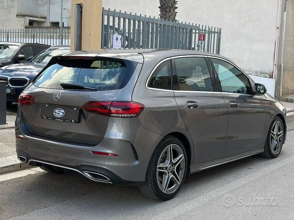 Usata Mercedes B180 Premium 116 CV (85 kW) 2022 Grigio Utilitaria