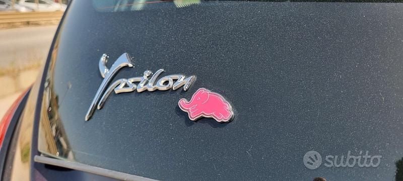 Usata Lancia Ypsilon 69 CV (50 kW) 2014 Nero Utilitaria