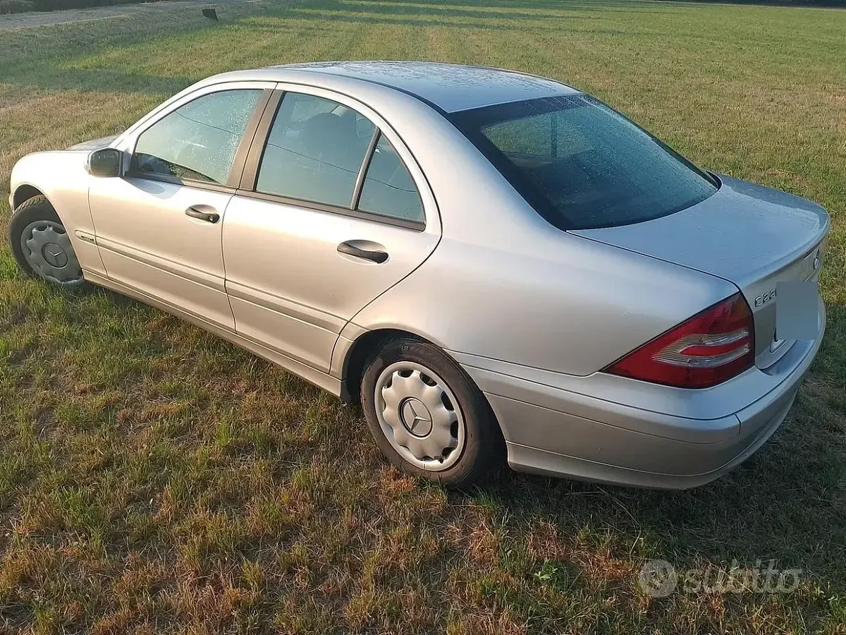 Usata Mercedes C220 Classic 80 CV (58 kW) 2004 Grigio Berlina