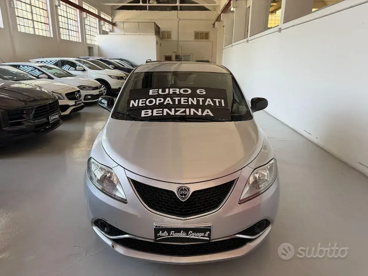 Usata Lancia Ypsilon Platinum 69 CV (50 kW) 2017 Grigio Utilitaria