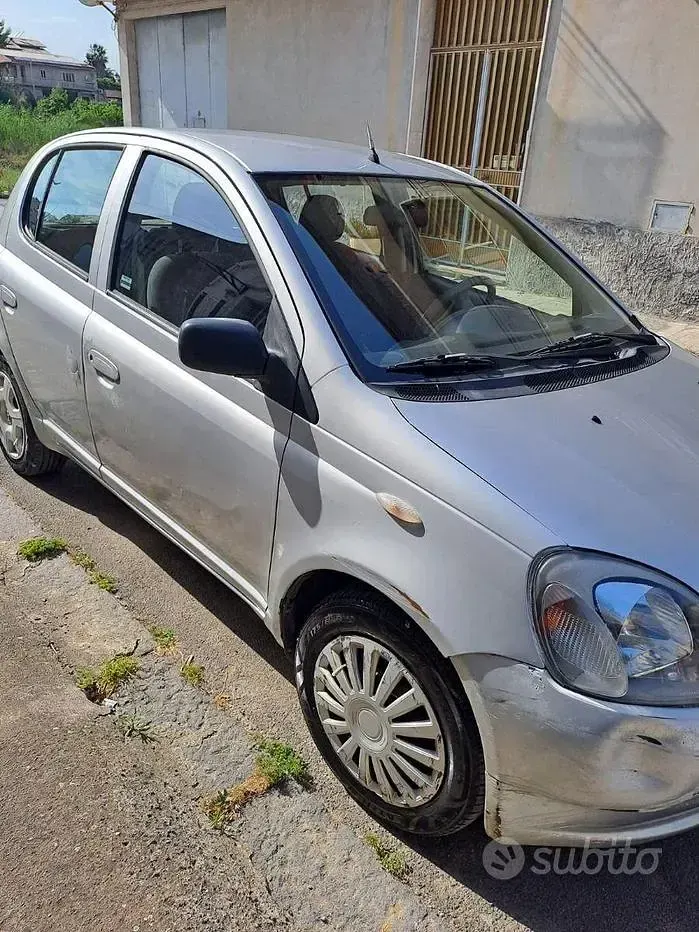 Usata Toyota Yaris 75 CV (55 kW) 2003 Grigio Utilitaria