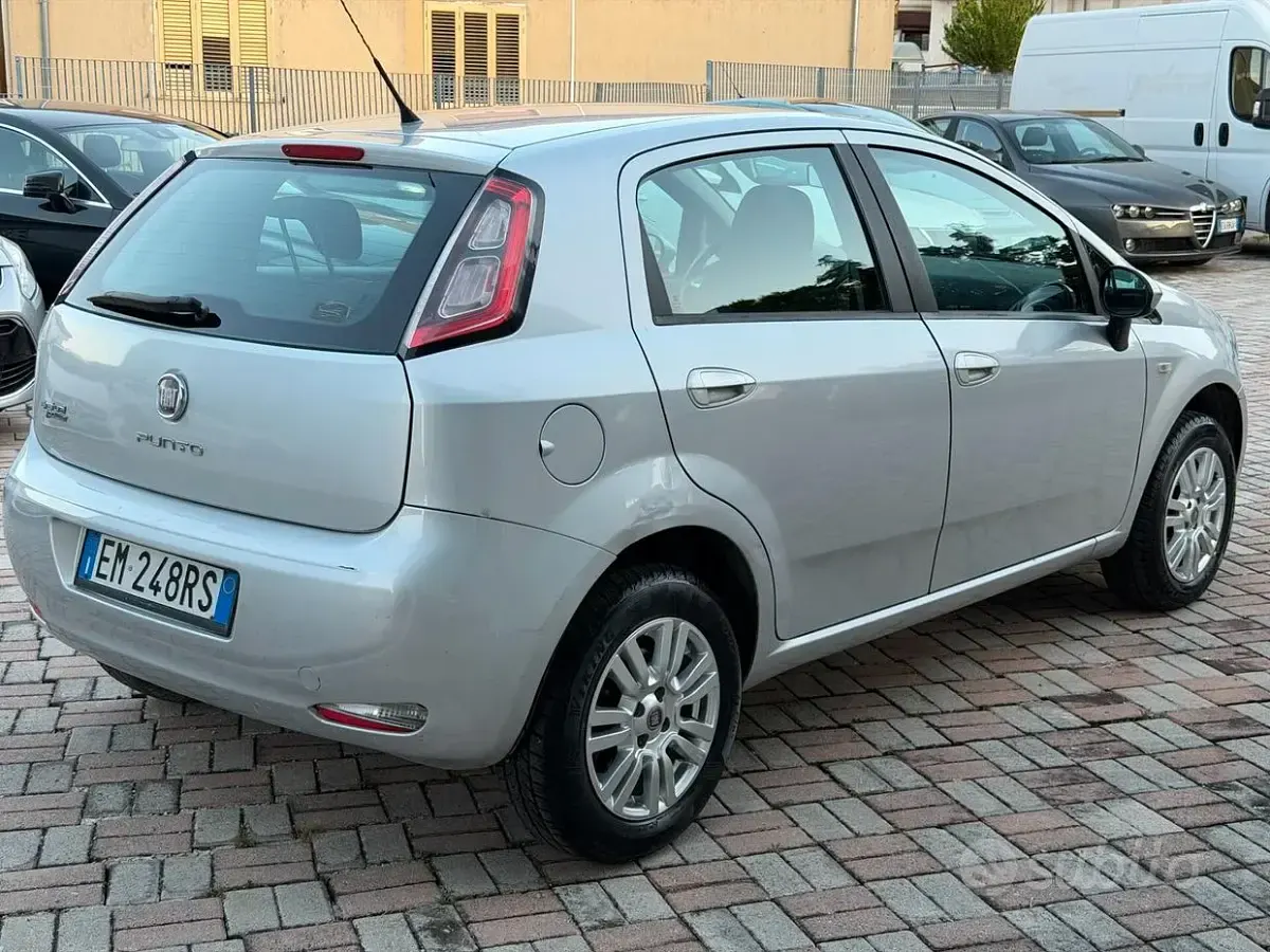 Usata Fiat Punto Easy 70 CV (51 kW) 2012 Grigio Utilitaria